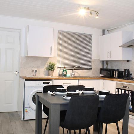 F2S Serviced Apartments 2Bedroom Terrace House With Free Wifi Netflix Suitable For Contractors Walking Distance To Train Station Derby Exterior foto