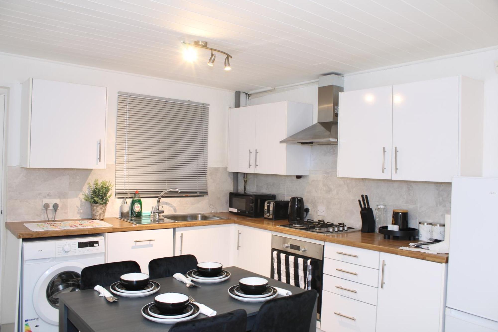 F2S Serviced Apartments 2Bedroom Terrace House With Free Wifi Netflix Suitable For Contractors Walking Distance To Train Station Derby Exterior foto
